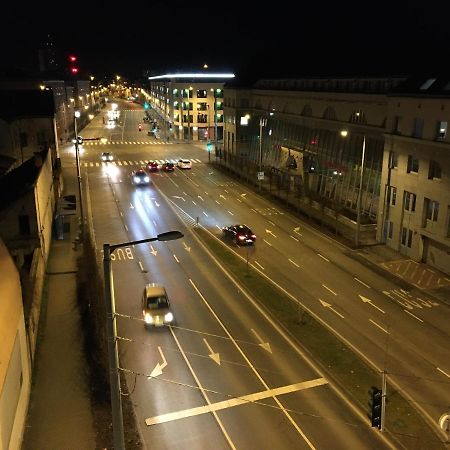 Queen Apartman Debrecen Bagian luar foto