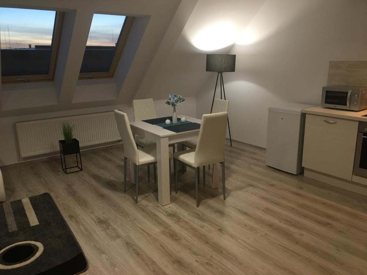 Queen Apartman Debrecen Bagian luar foto