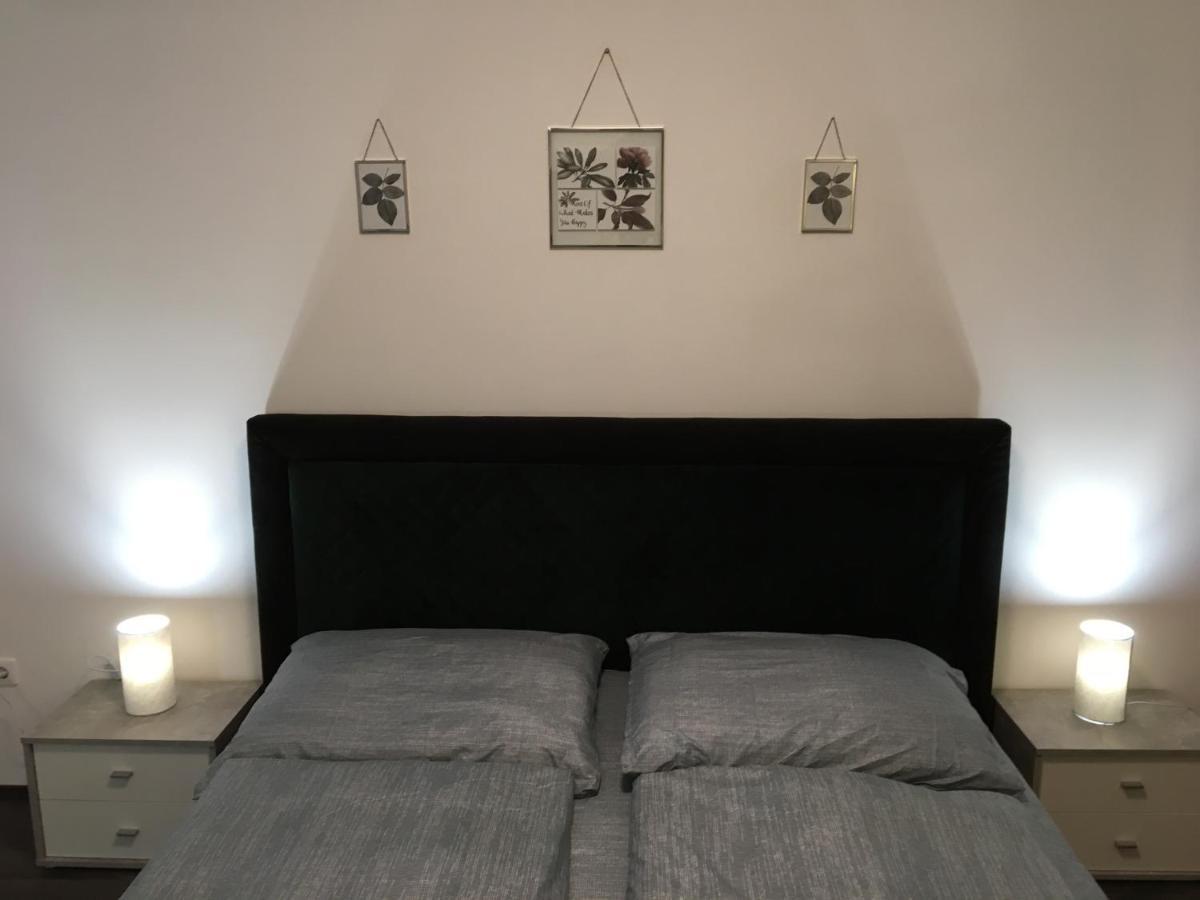 Queen Apartman Debrecen Bagian luar foto