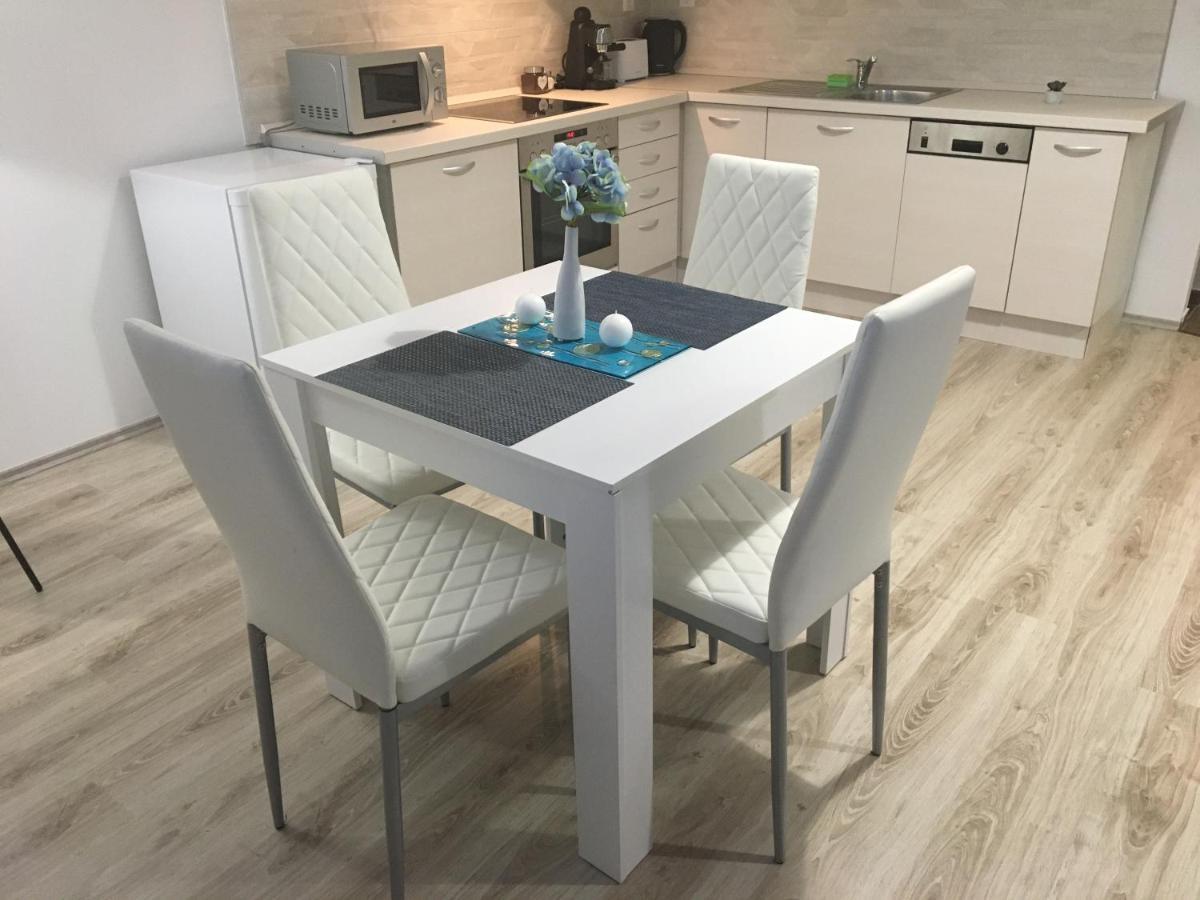Queen Apartman Debrecen Bagian luar foto