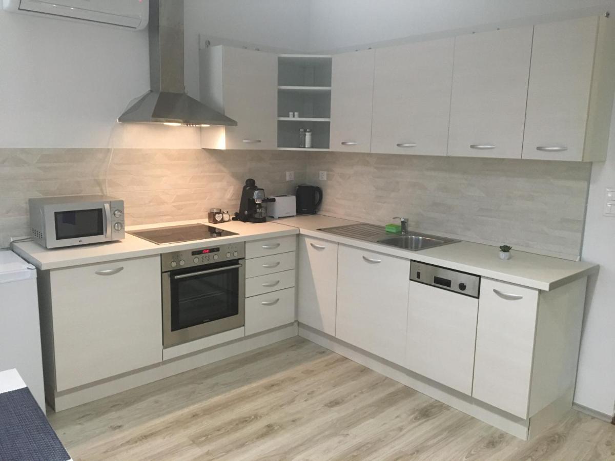 Queen Apartman Debrecen Bagian luar foto