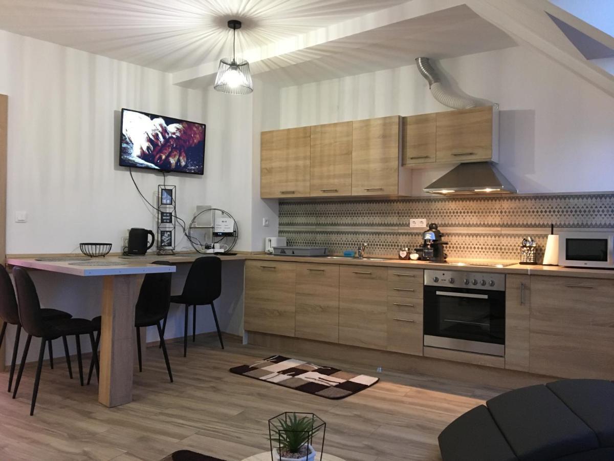 Queen Apartman Debrecen Bagian luar foto