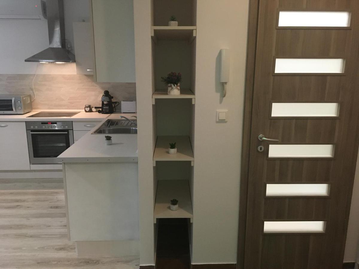 Queen Apartman Debrecen Bagian luar foto