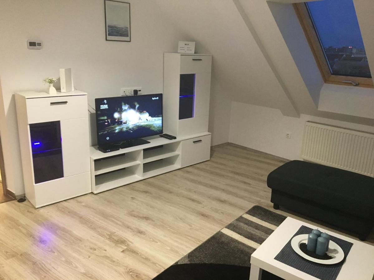 Queen Apartman Debrecen Bagian luar foto