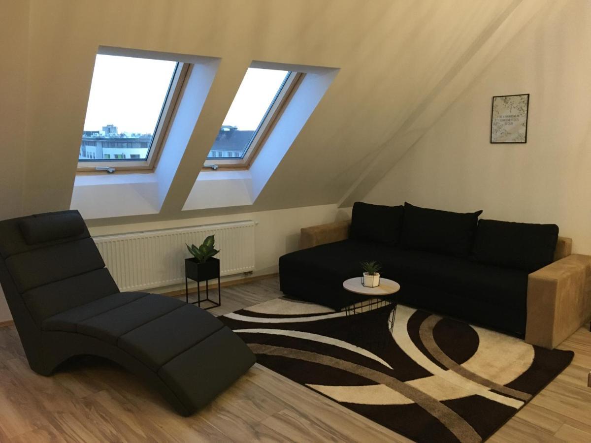 Queen Apartman Debrecen Bagian luar foto